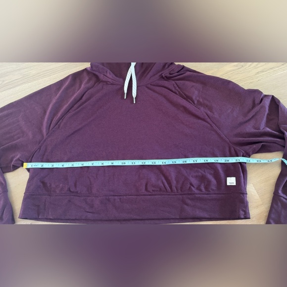 Vuori halo cropped funnel neck dreamknit pullover in cerise size large - Picture 8 of 10
